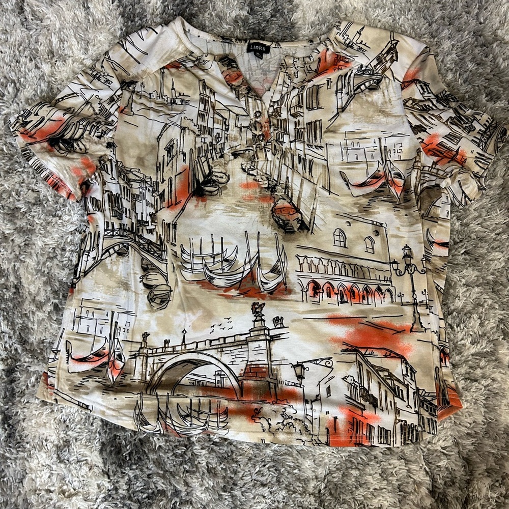 Chic Links Women’s XL Short Sleeve Beige Top with Travel Print